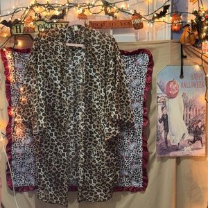 NWOT Discount Divas 100% polyester ruffle sleeve Leopard Print Kimono 3xl